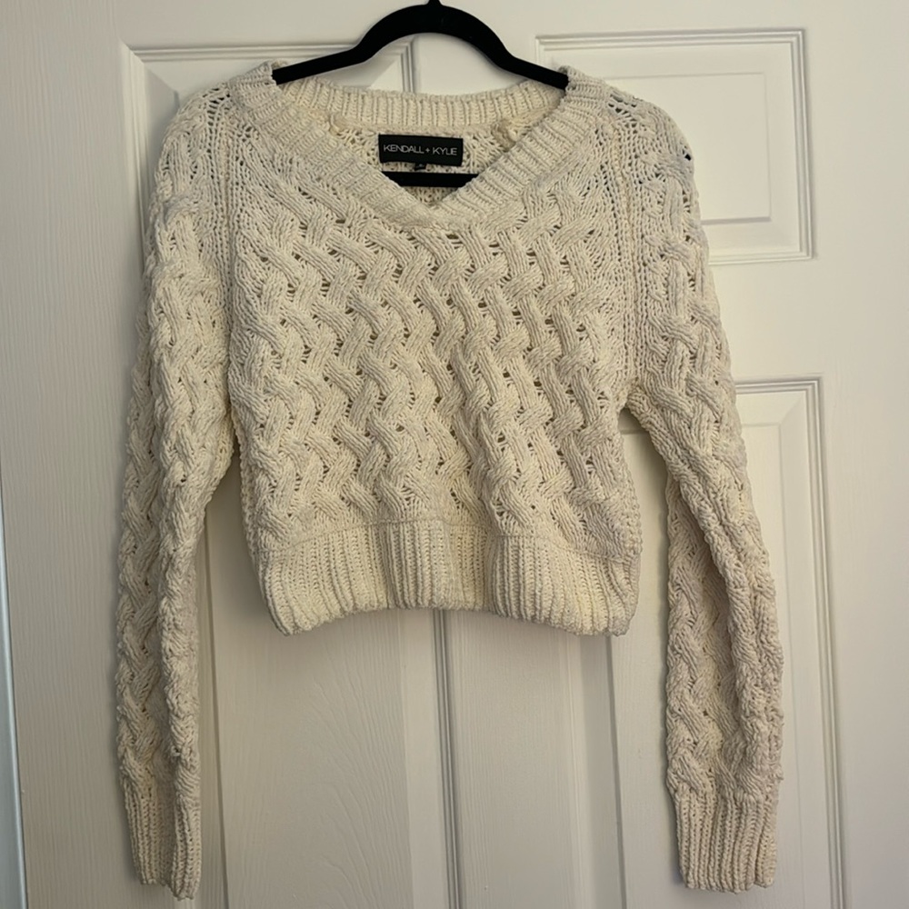 Kendall & Kylie White Cropped V Neck Sweater